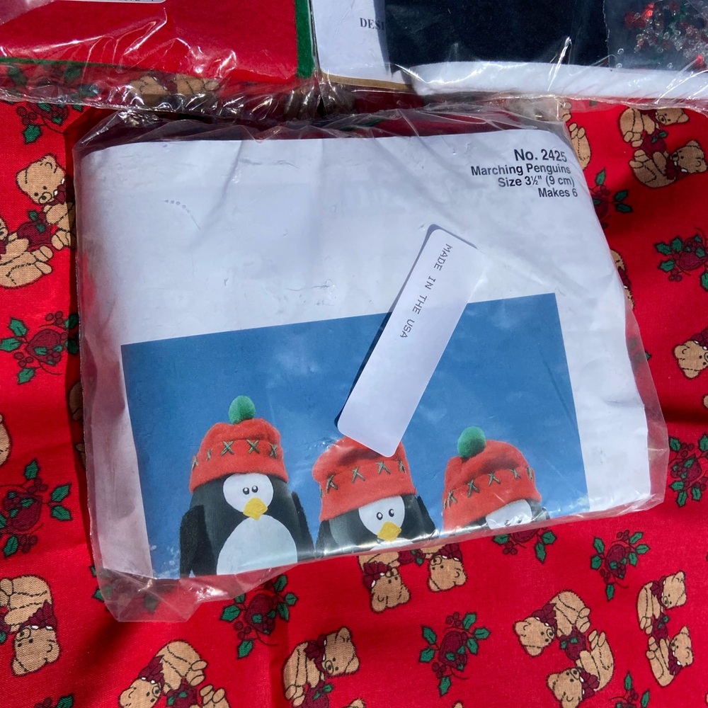 ✨3 for $20✨ Lot of 3 Christmas Craft Kits UNOPENED - Picture 4 of 5